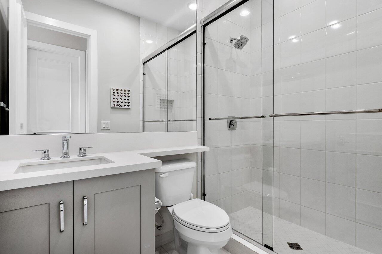9627 Chianti Classico Terrace Boca Raton, FL 33496 - Photo 28 of 75 Secondary Bathroom