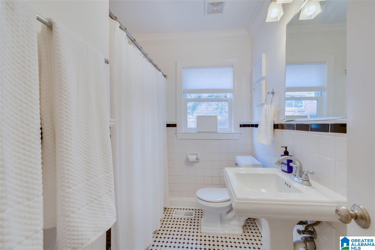 133 Spring Street Mountain Brook, AL 35213 - Photo 24 of 36
