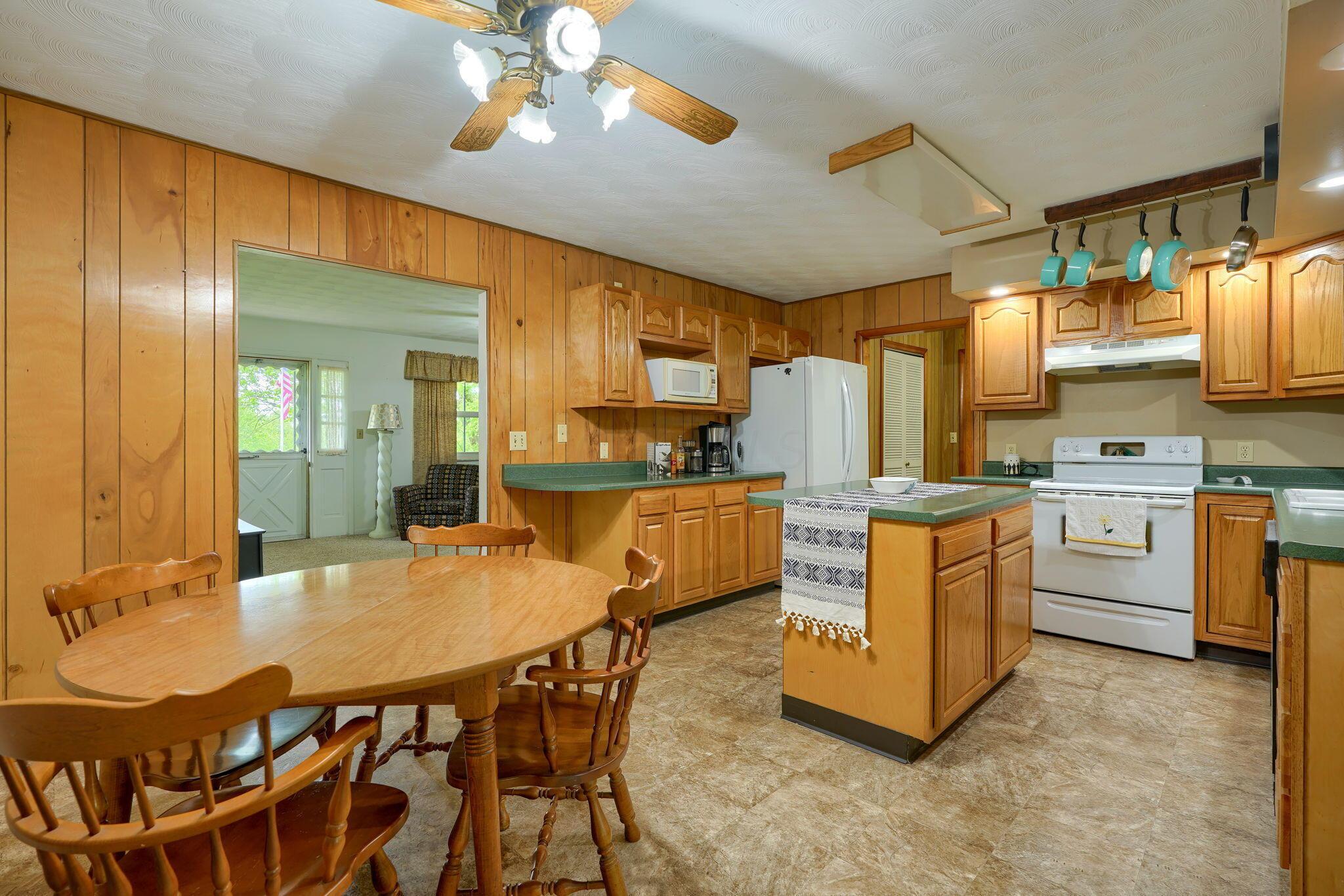 627 Russ Road Jackson, OH 45640 - Photo 20 of 41 19. Kitchen (2)