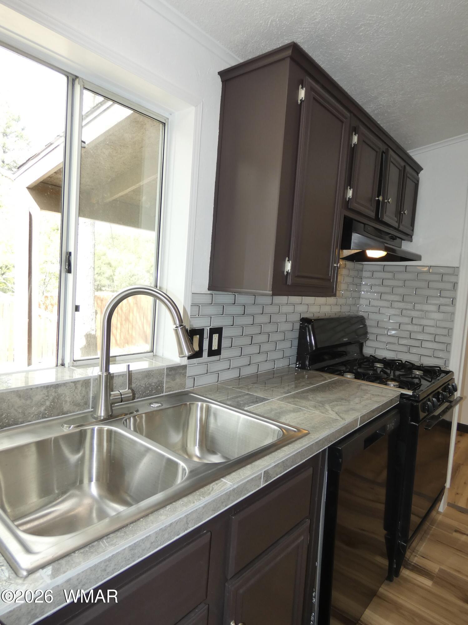 2260 West Park Valley Road Show Low, AZ 85901 - Photo 11 of 35 Stainless steel sink