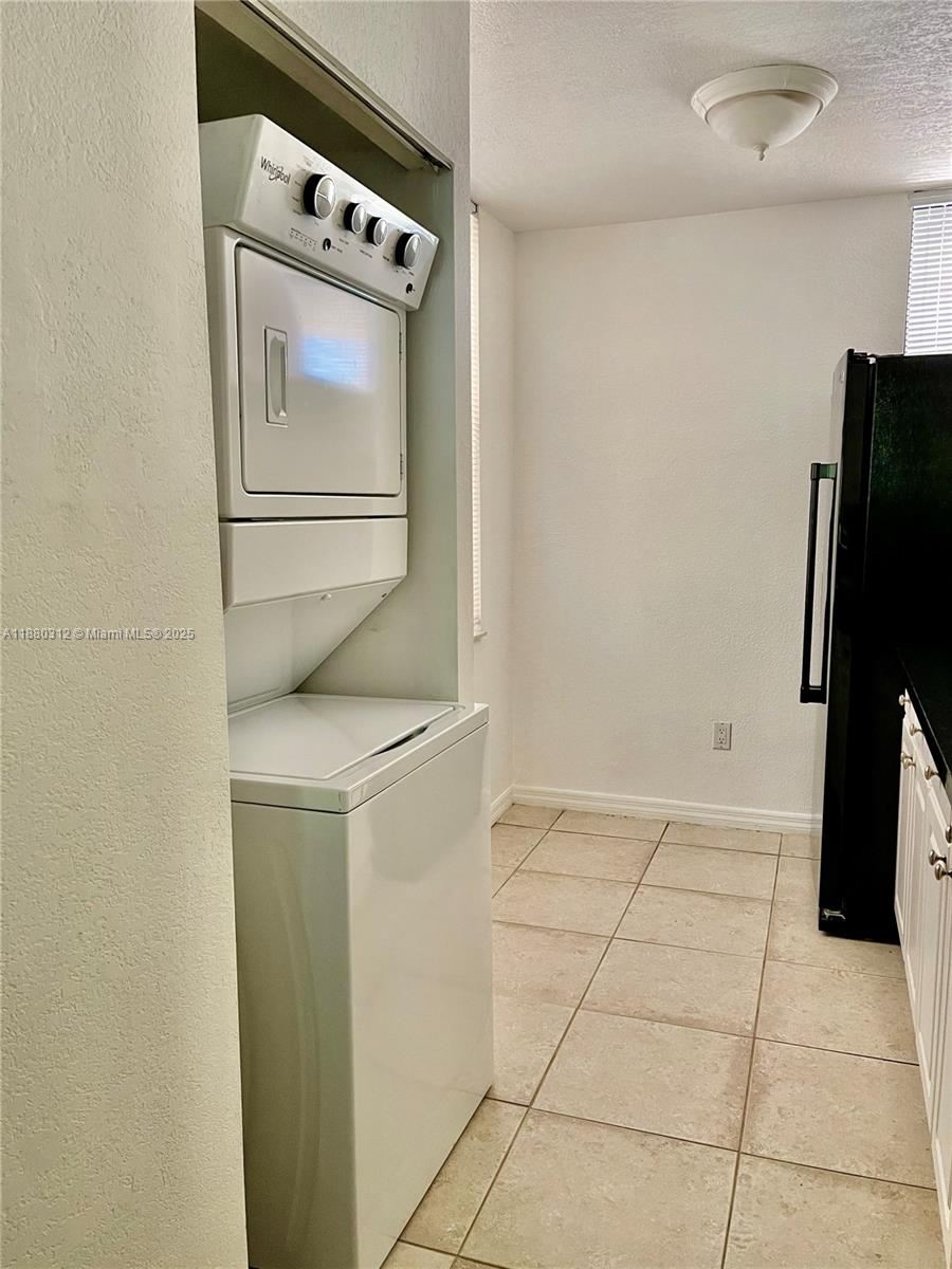 6800 Cypress Road, Unit 408 Plantation, FL 33317 - Photo 10 of 25 a utility room with washer and dryer
