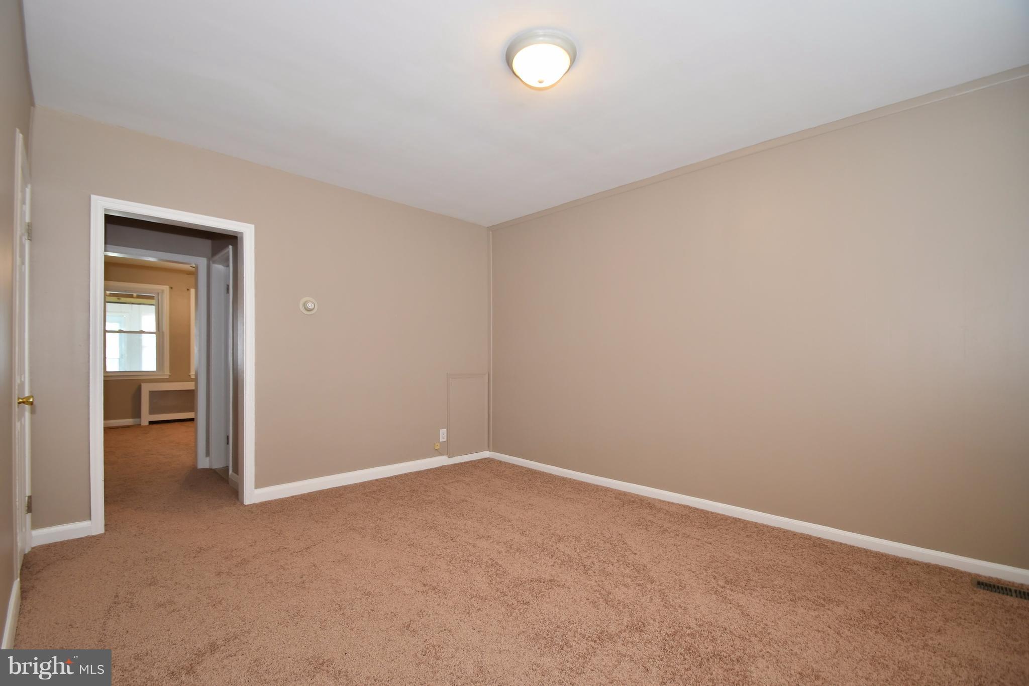 2950 Cornwall Road Baltimore, MD 21222 - Photo 2 of 30 Living Room
