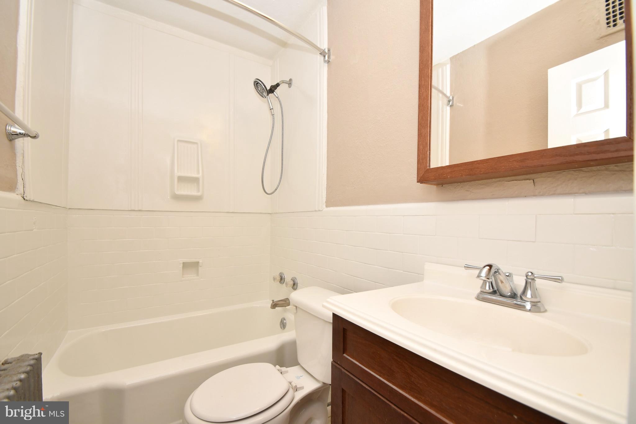 2950 Cornwall Road Baltimore, MD 21222 - Photo 16 of 30 Bath Upper Level