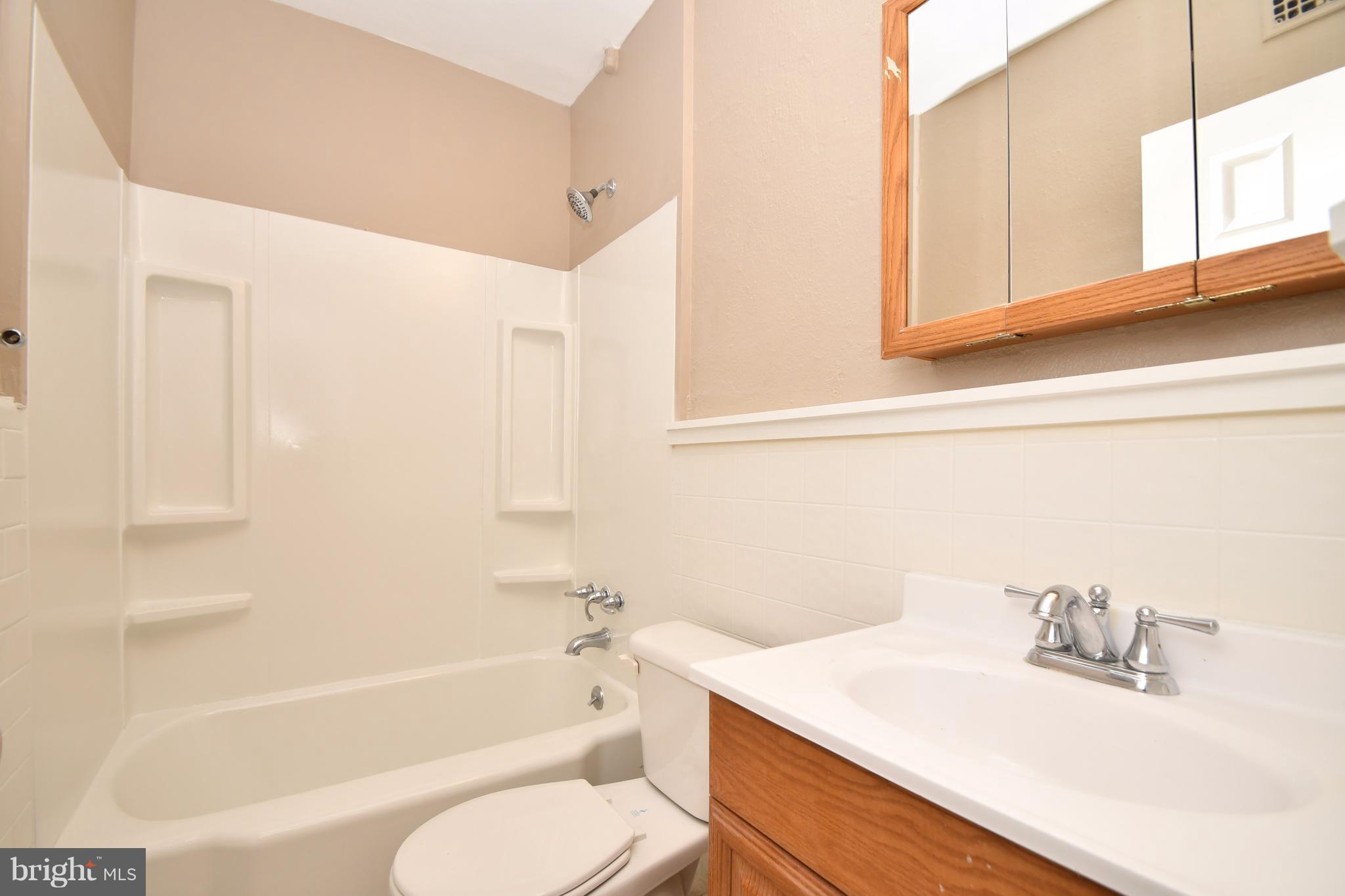 2950 Cornwall Road Baltimore, MD 21222 - Photo 10 of 30 Bath Main Floor