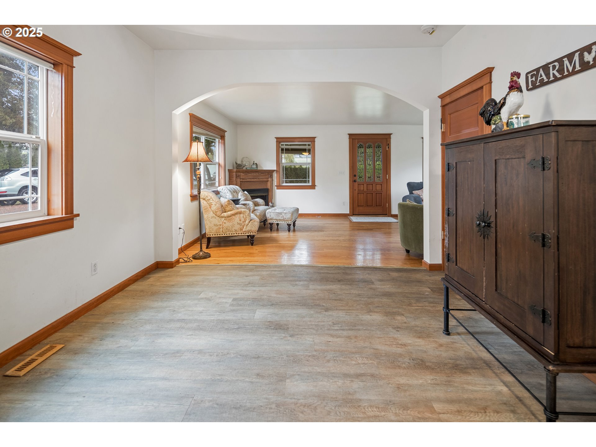 16326 Butteville Road Northeast Woodburn, OR 97071 - Photo 15 of 48 a view of livingroom with furniture and window