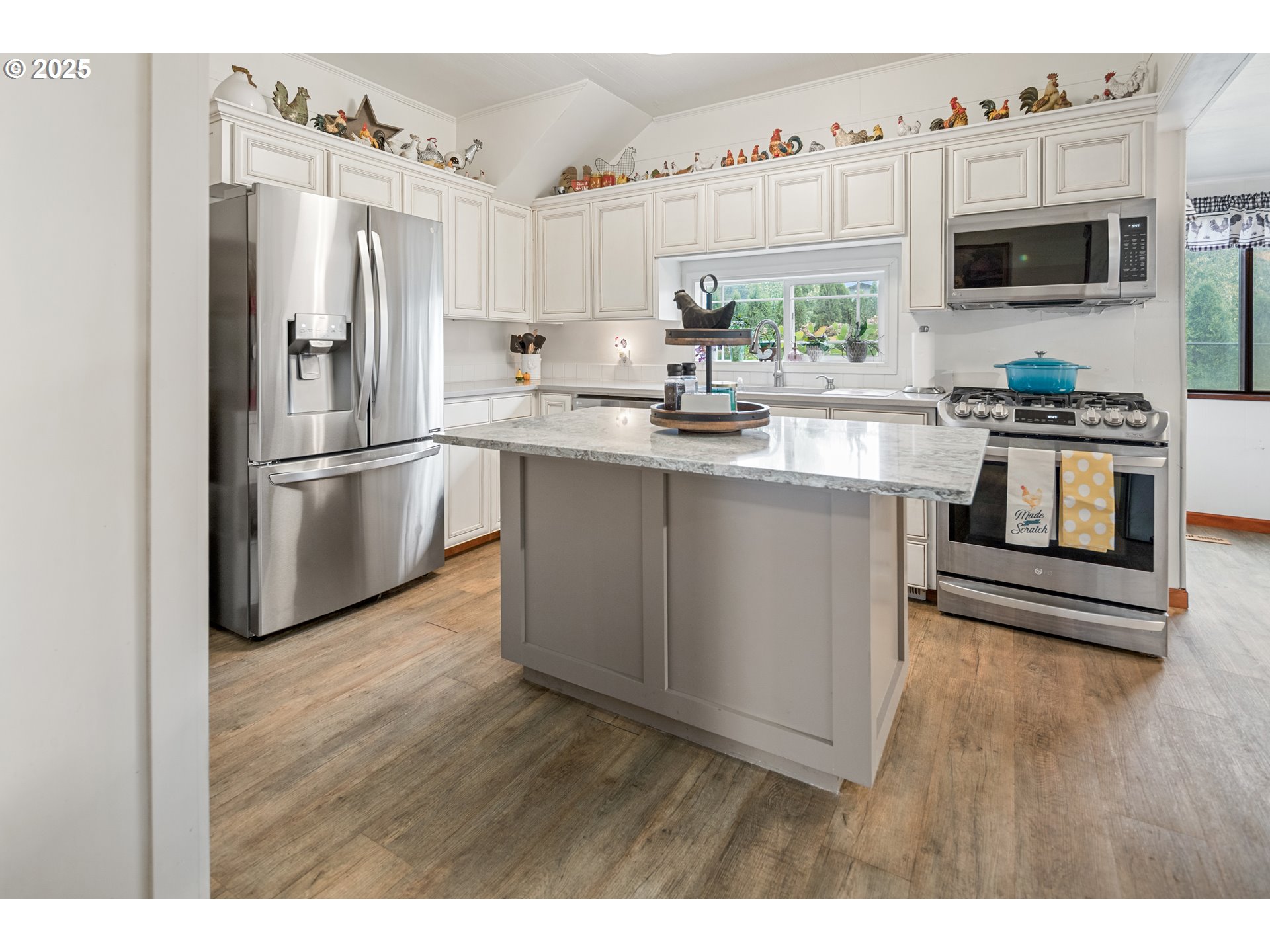 16326 Butteville Road Northeast Woodburn, OR 97071 - Photo 19 of 48 a kitchen with stainless steel appliances a refrigerator sink and microwave