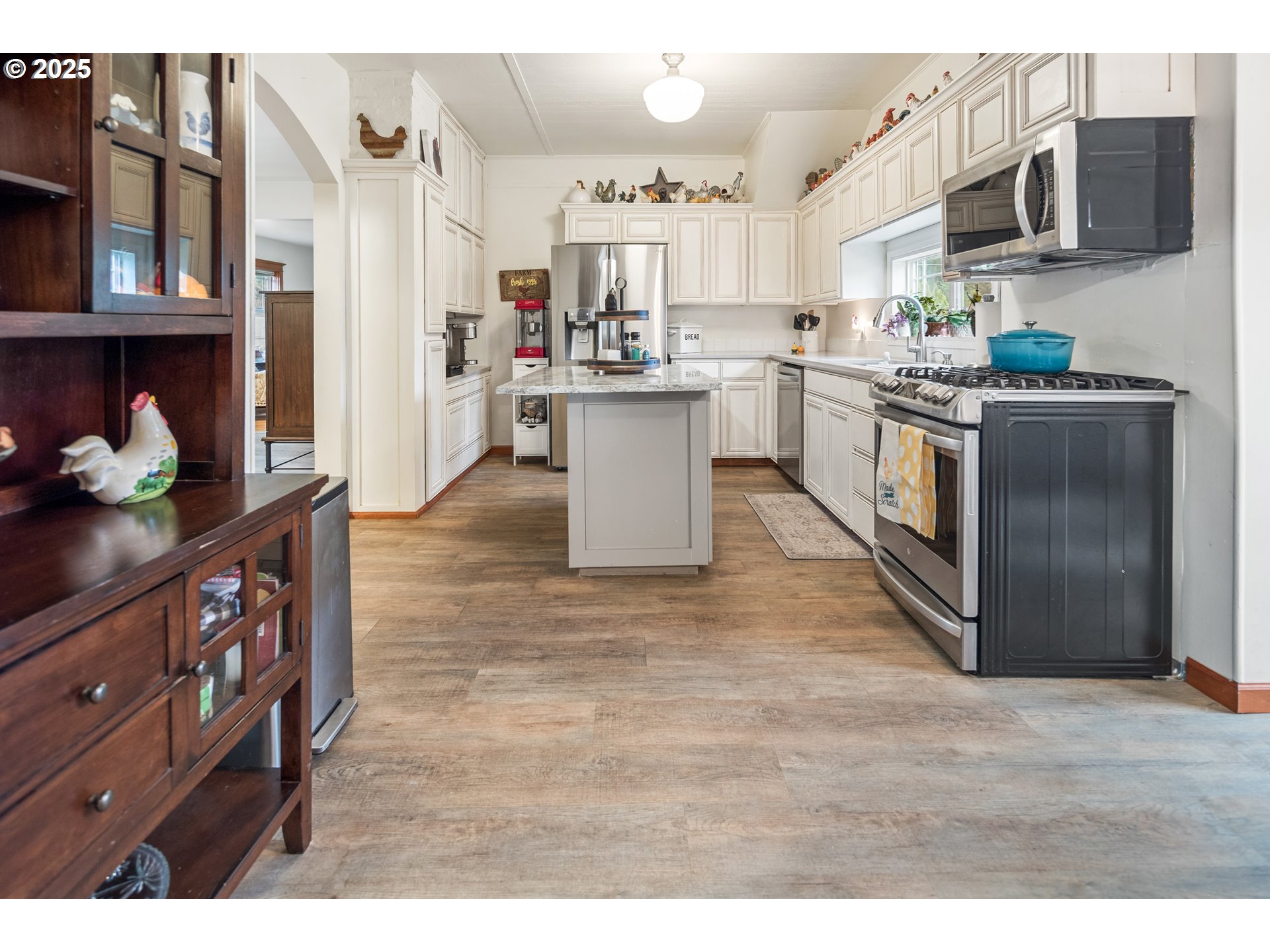 16326 Butteville Road Northeast Woodburn, OR 97071 - Photo 20 of 48 a kitchen with stainless steel appliances granite countertop a stove a sink dishwasher and a refrigerator