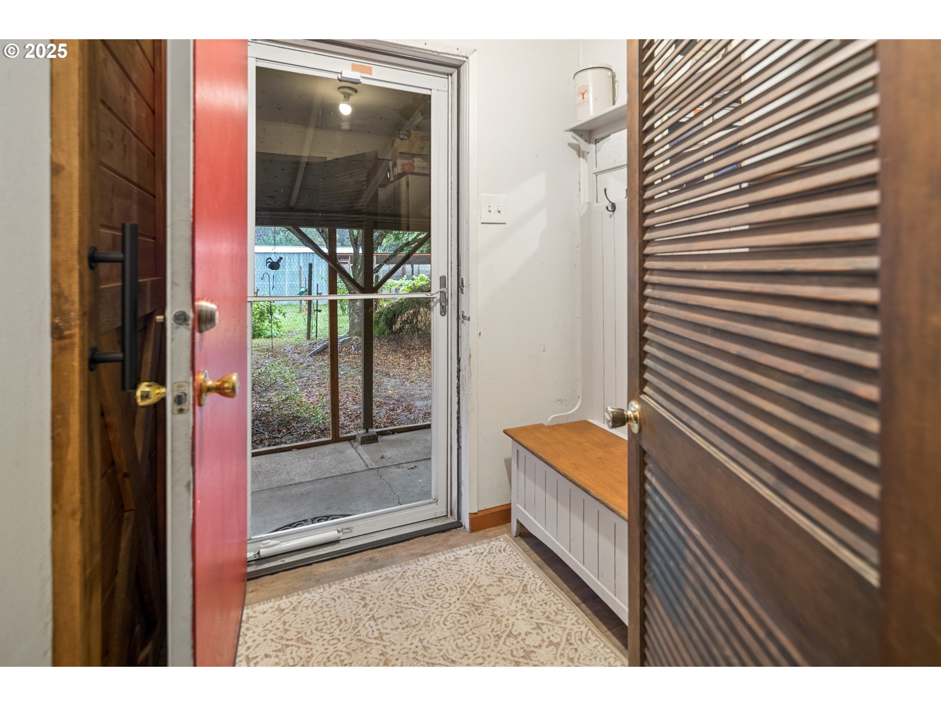 16326 Butteville Road Northeast Woodburn, OR 97071 - Photo 27 of 48 a balcony with a door