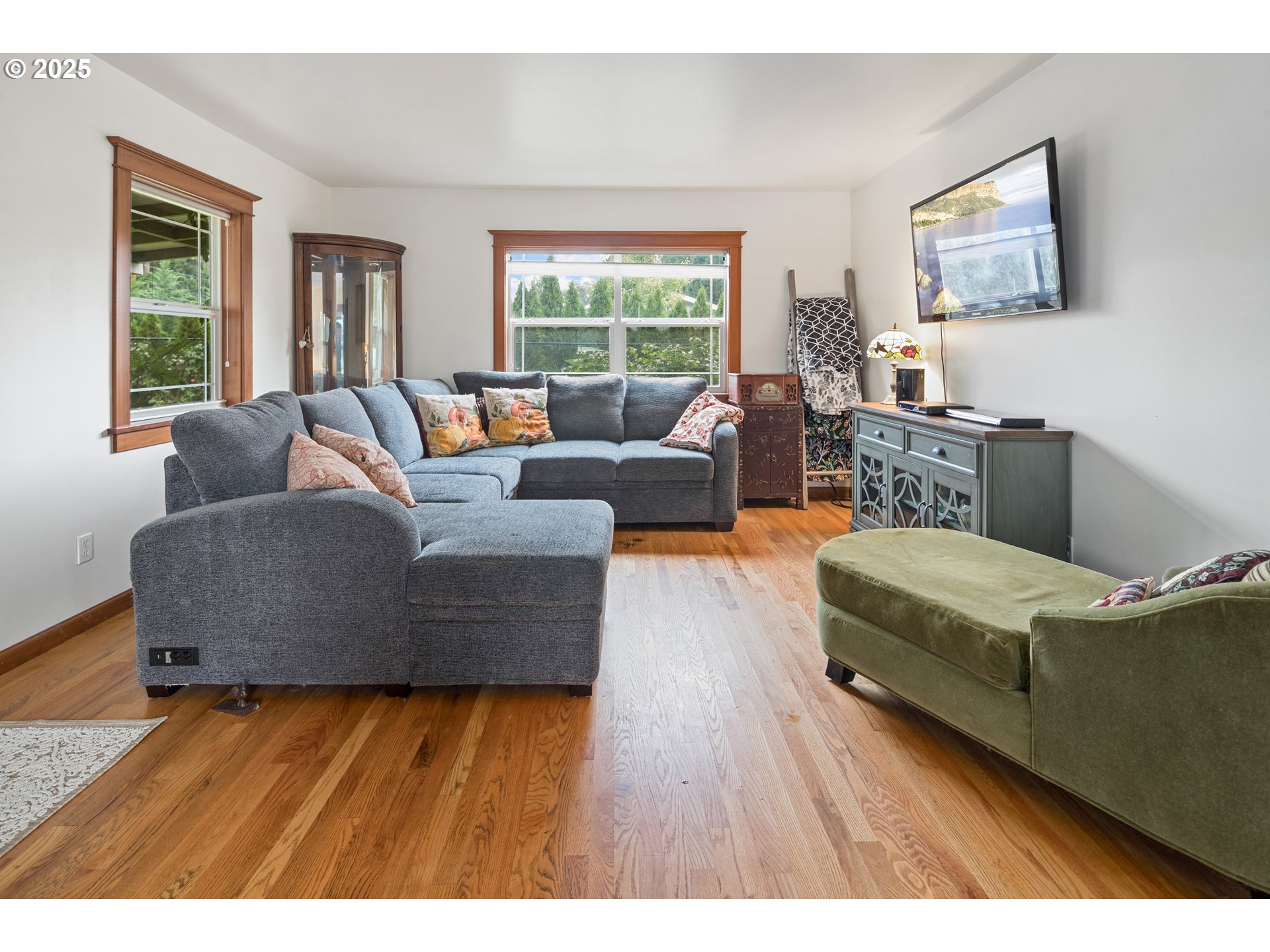 16326 Butteville Road Northeast Woodburn, OR 97071 - Photo 5 of 48 a living room with furniture and a window