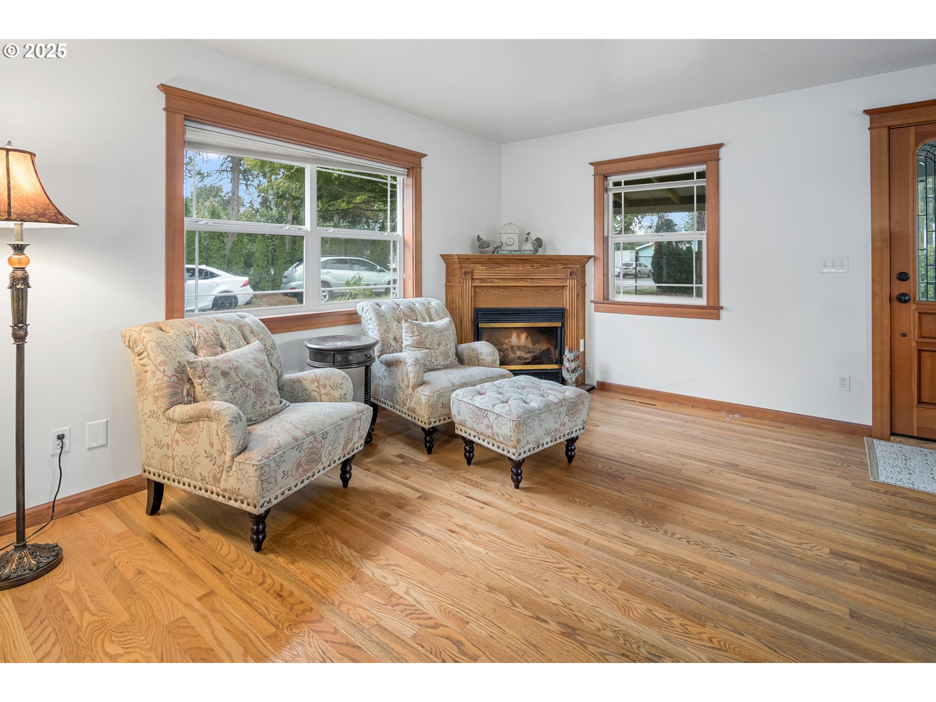 16326 Butteville Road Northeast Woodburn, OR 97071 - Photo 9 of 48 a living room with furniture and a window