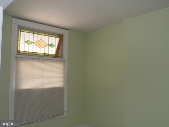 4018 Falls Road Baltimore, MD 21211 - Photo 14 of 19 Living Room