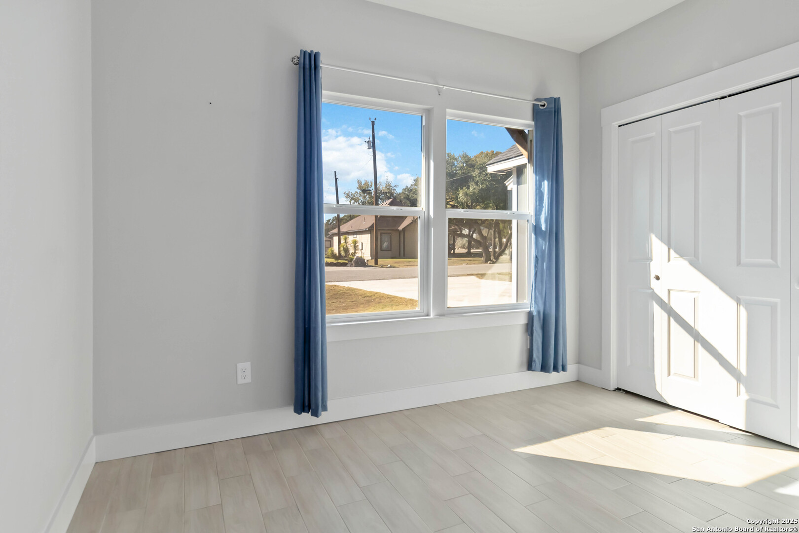 119 Rockingshire Court Spring Branch, TX 78070 - Photo 19 of 34 an empty room with windows