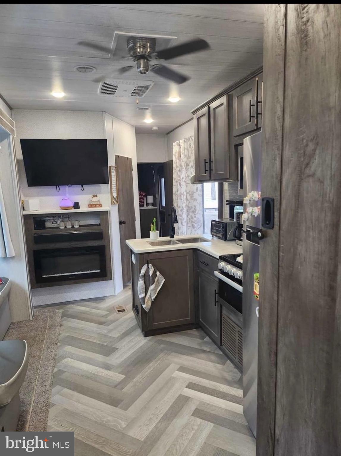 515 Corsons Tavern Road, Unit I18 Ocean View, NJ 08230 - Photo 5 of 21 kitchen