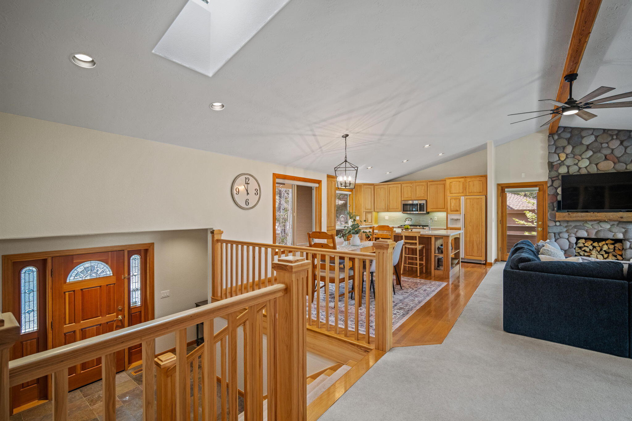 17948 Shadow Lane, Unit 7 Sunriver, OR 97707 - Photo 11 of 92 a view of a living room or kitchen and dining room