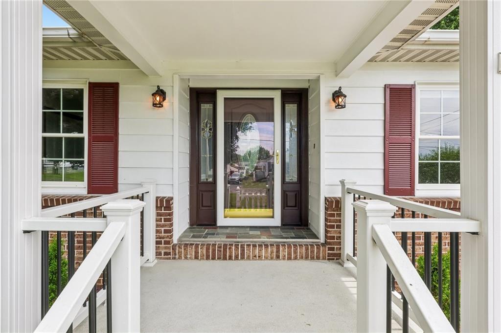 1112 Motor Street New Castle, PA 16101 - Photo 5 of 49 Front porch