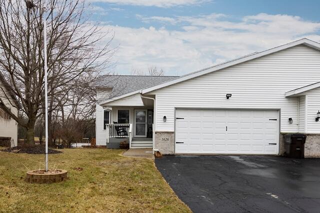 1626 Stacy Lane Fort Atkinson, WI 53538 - Photo 2 of 41 1626Stacy_02