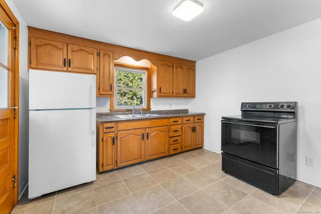 $300,000 | 404 Elmwood Drive, Windsor Locks, CT 06096