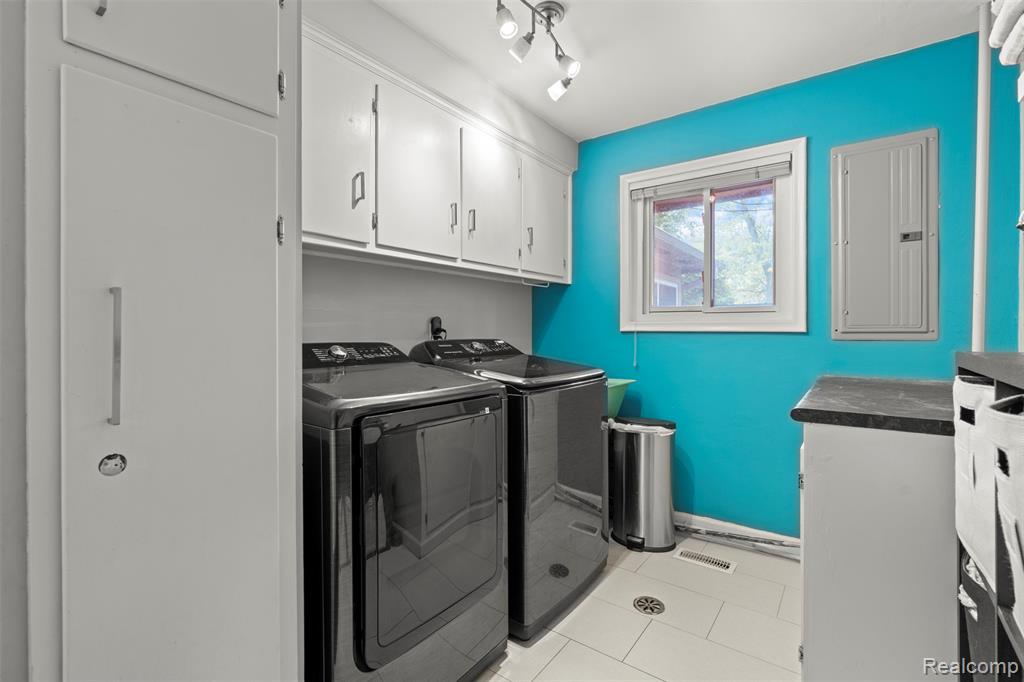 28317 New Castle Road Farmington Hills, MI 48331 - Photo 19 of 23