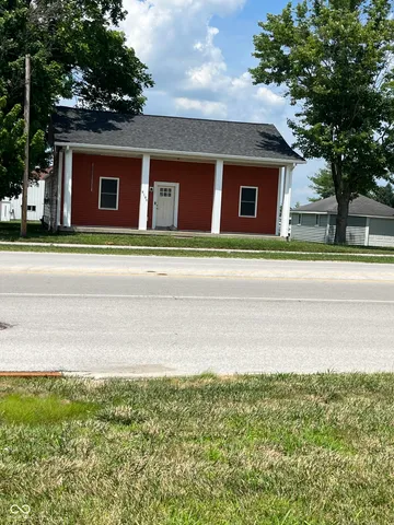 $950,000 | 8186 East County Road 200 North, Avon, IN 46123