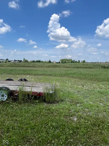 $950,000 | 8186 East County Road 200 North, Avon, IN 46123