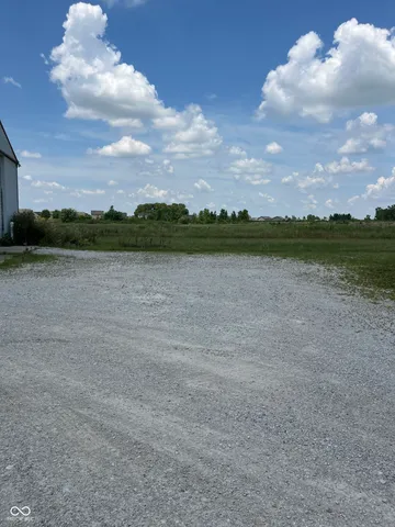 $950,000 | 8186 East County Road 200 North, Avon, IN 46123