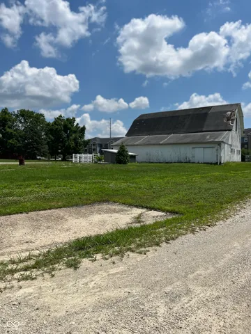 $950,000 | 8186 East County Road 200 North, Avon, IN 46123