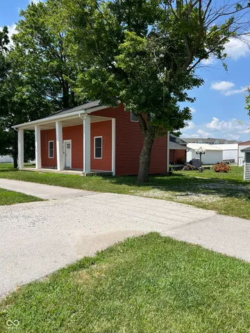 $950,000 | 8186 East County Road 200 North, Avon, IN 46123