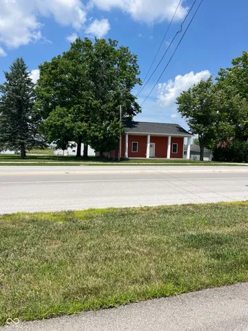 $950,000 | 8186 East County Road 200 North, Avon, IN 46123