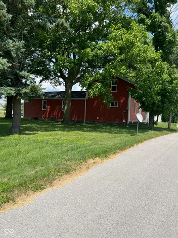 $950,000 | 8186 East County Road 200 North, Avon, IN 46123