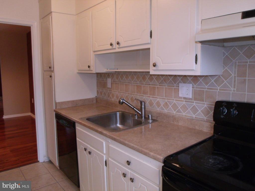 7244 Evanston Road Springfield, VA 22150 - Photo 3 of 19 Kitchen