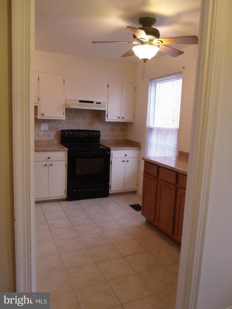 7244 Evanston Road Springfield, VA 22150 - Photo 4 of 19 Kitchen