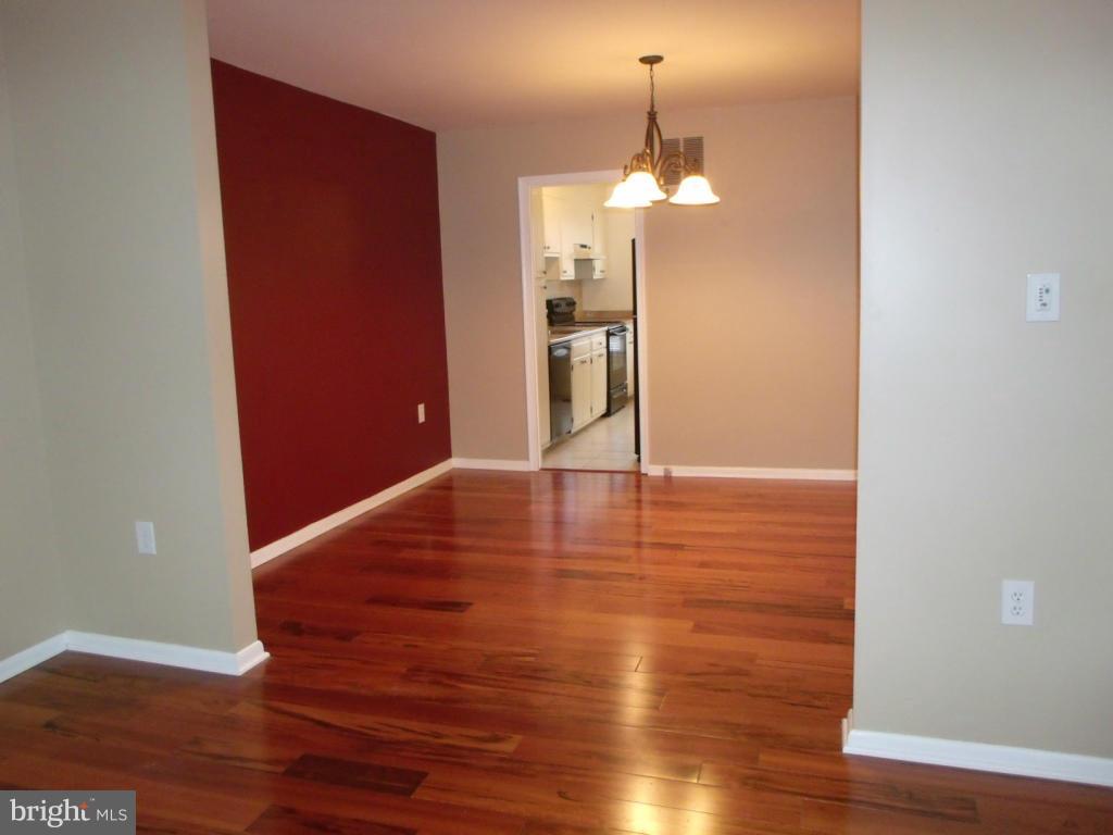 7244 Evanston Road Springfield, VA 22150 - Photo 6 of 19 Living Room