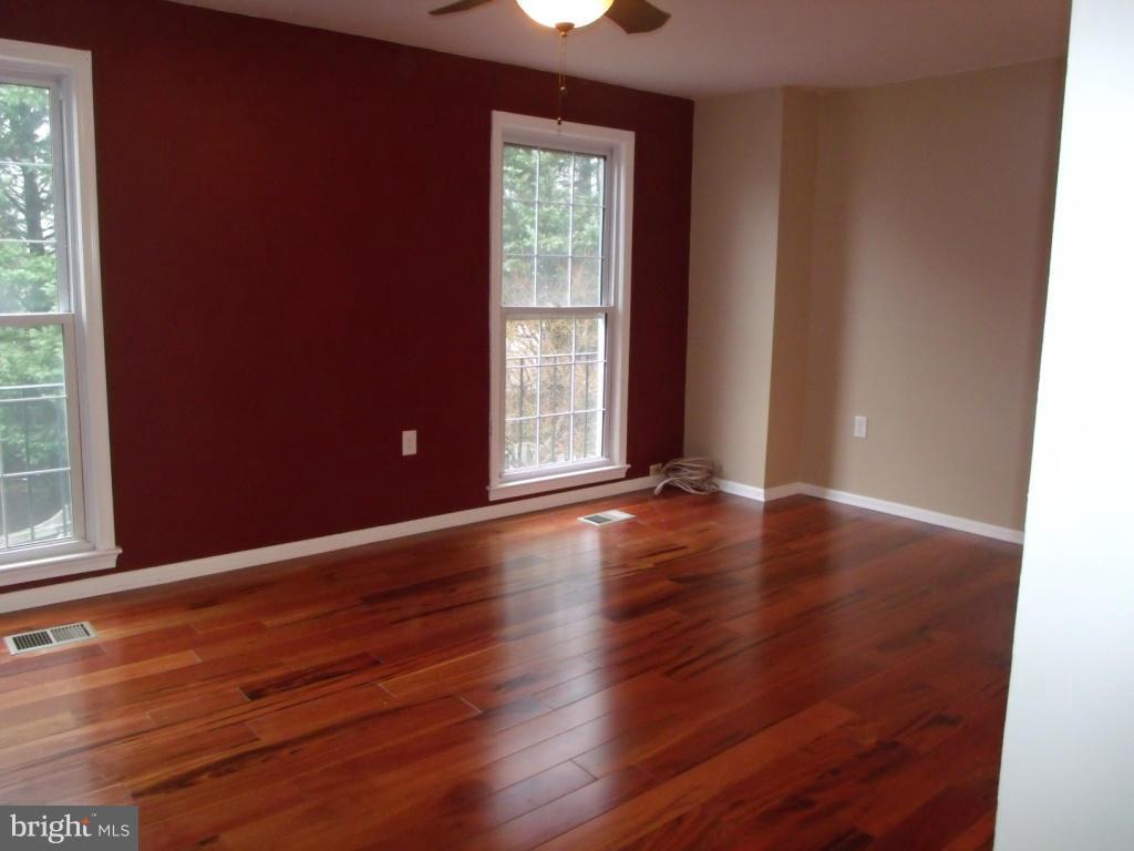 7244 Evanston Road Springfield, VA 22150 - Photo 7 of 19 Living Room