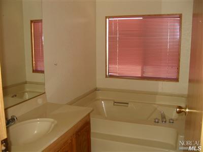 40 Rancho Verde Circle, Unit 40 Rohnert Park, CA 94928 - Photo 5 of 6 Gallery Image 5