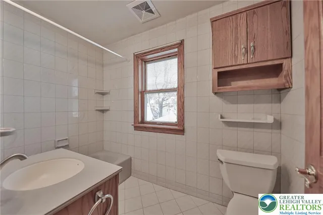 $1,800 | 507 George Street, Pen Argyl, PA 18072