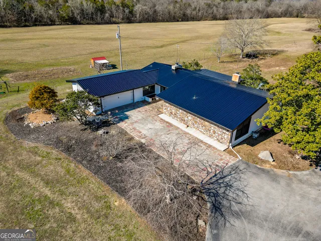 a view of a yard with an ocean
