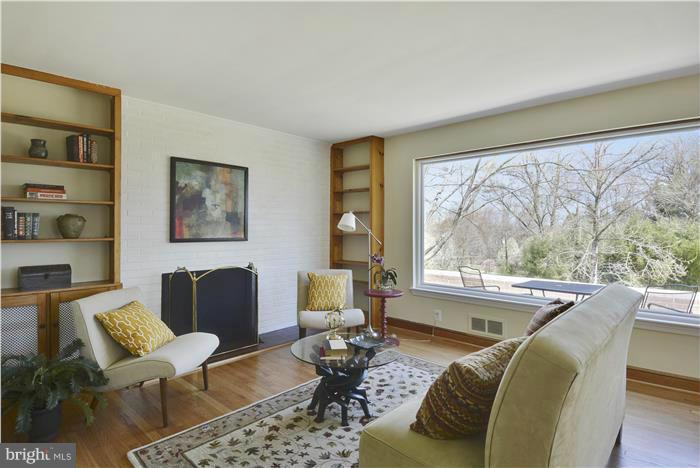 2000 Flint Hill Road Silver Spring, MD 20906 - Photo 14 of 28 Living Room
