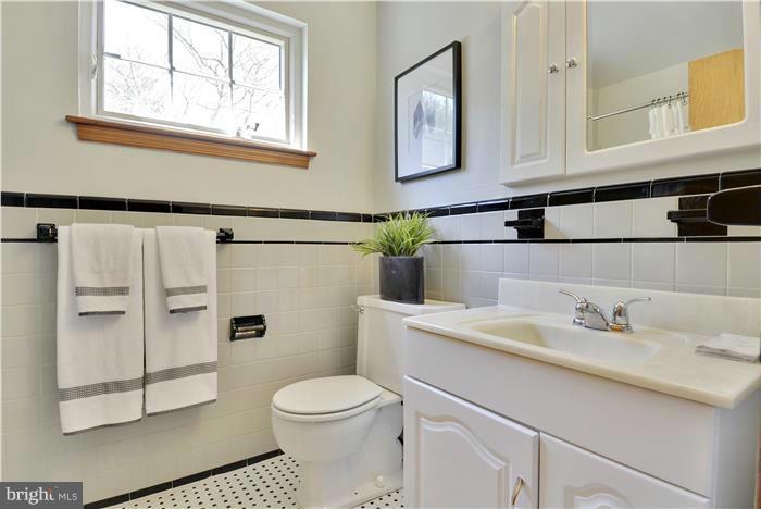 2000 Flint Hill Road Silver Spring, MD 20906 - Photo 17 of 28 Bath