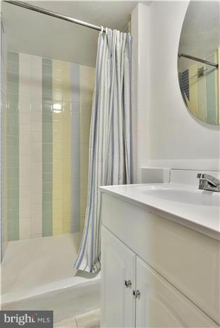 2000 Flint Hill Road Silver Spring, MD 20906 - Photo 22 of 28 Bath
