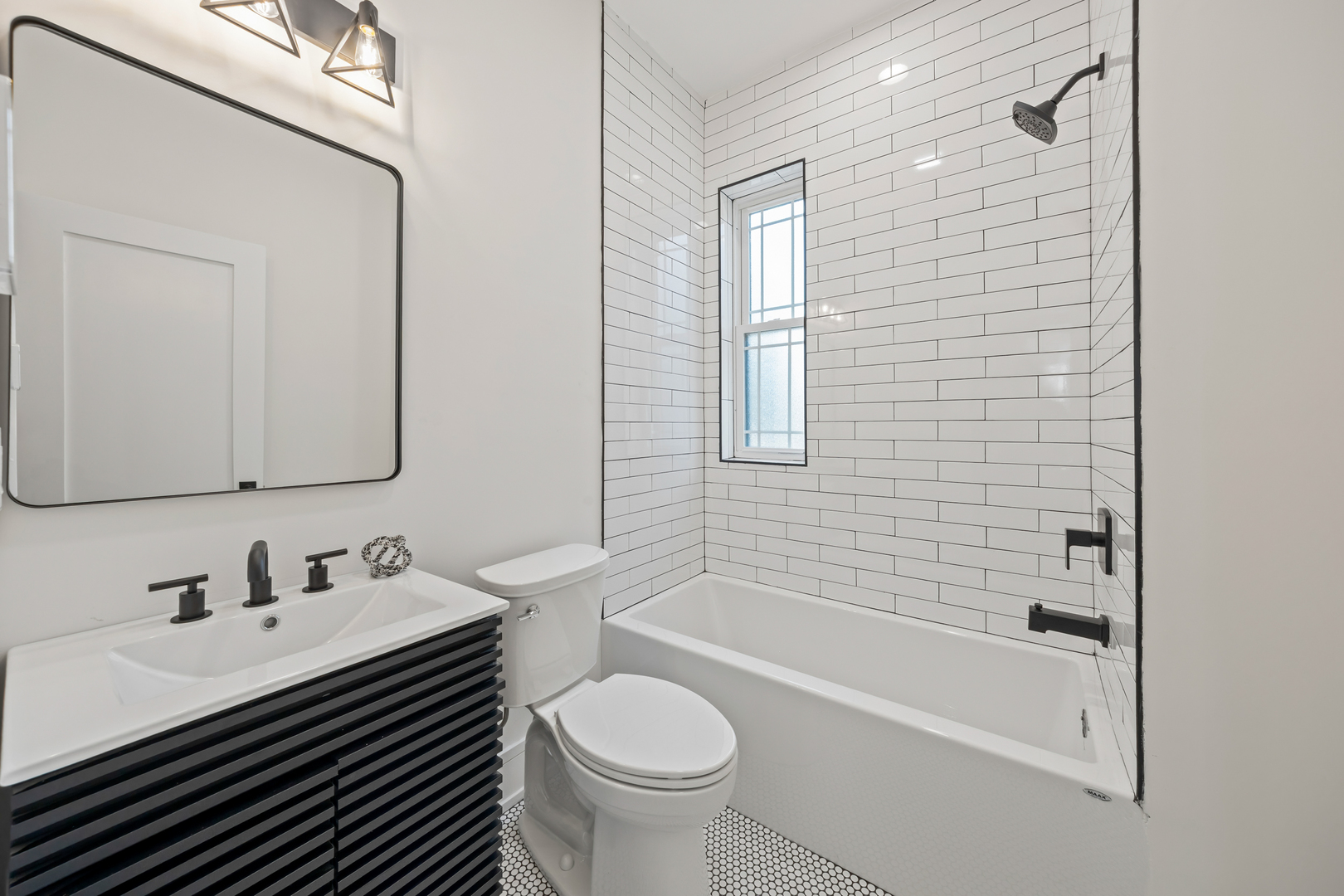 3414 North Hamilton Avenue Chicago, IL 60618 - Photo 24 of 45