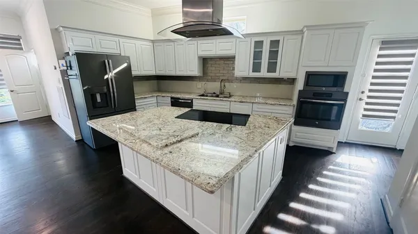 $3,000 | 150 Carson Court, Houston, TX 77004