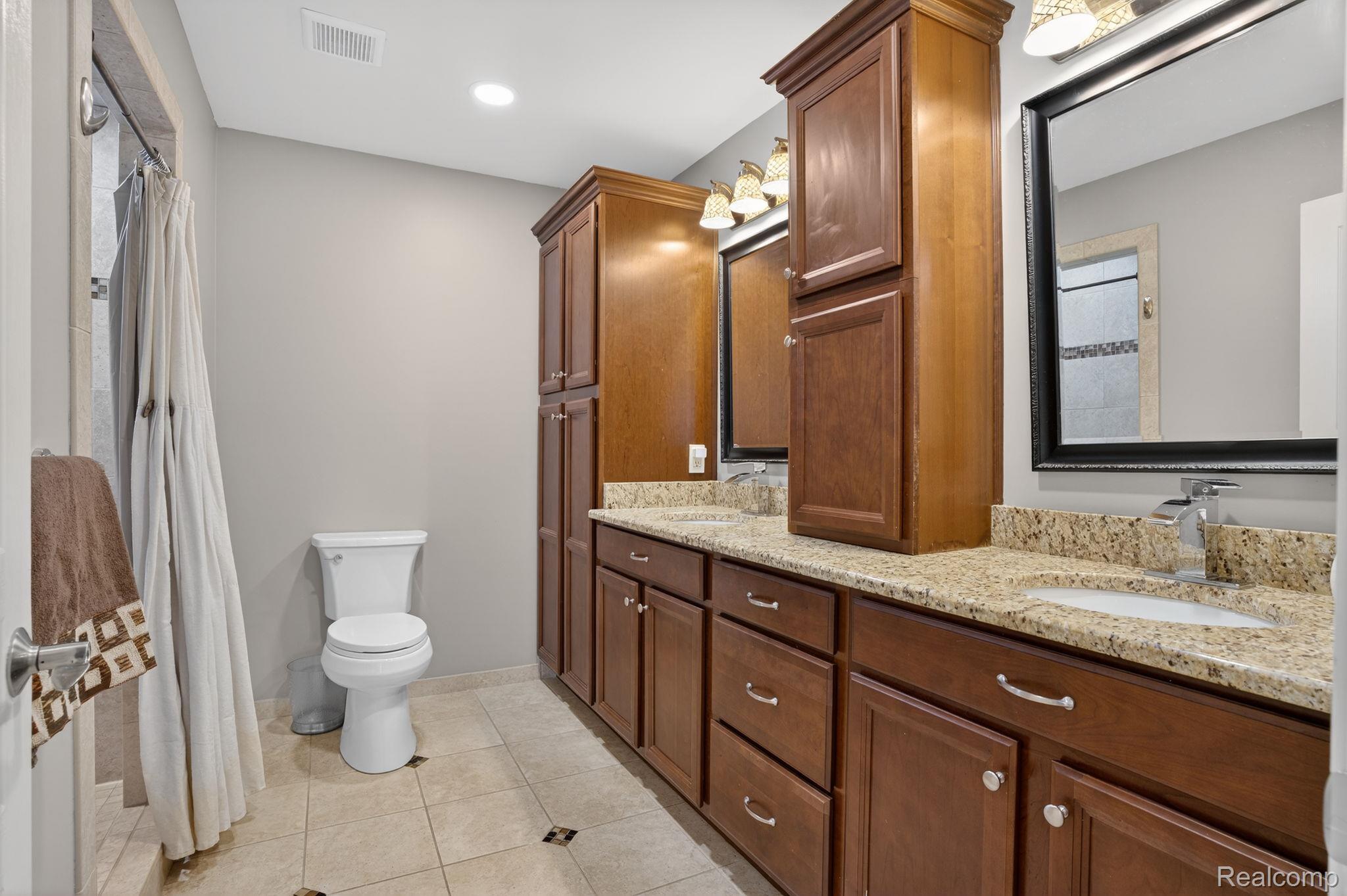 341 Ridgewood Road Rochester, MI 48306 - Photo 33 of 74 28-web-or-mls-DSC_2234.jpg