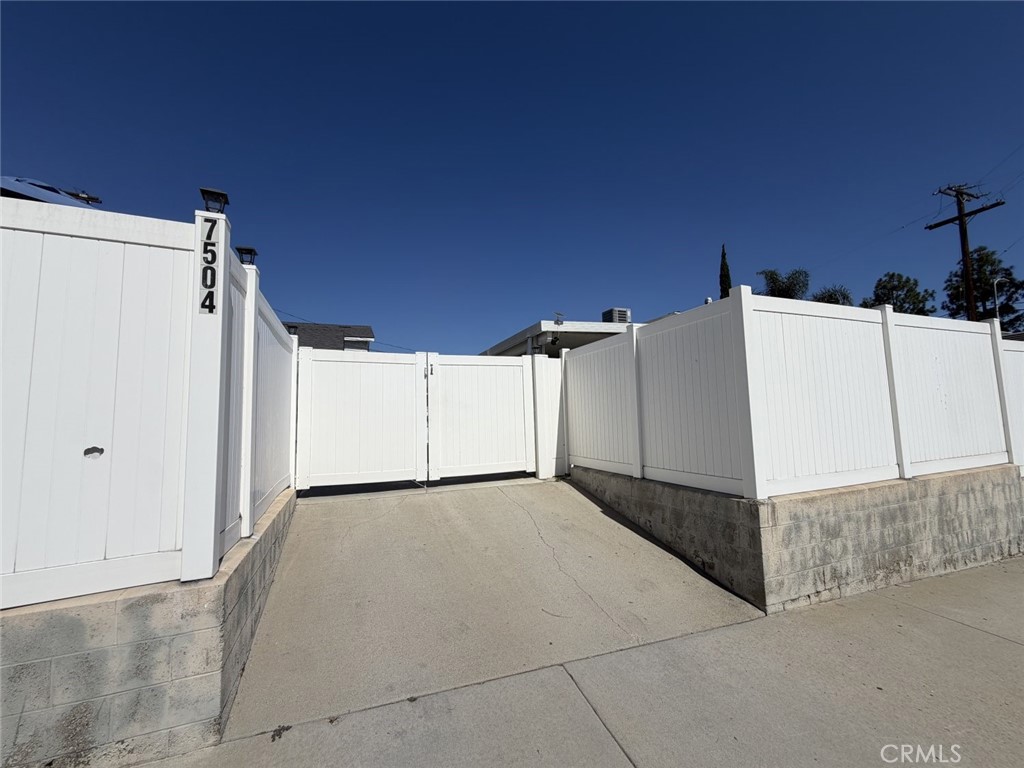 7502 North Hollywood Way Burbank, CA 91504 - Photo 3 of 10