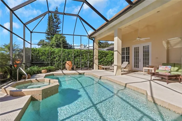 $990,000 | 4594 Snowy Egret Drive, Naples, FL 34119