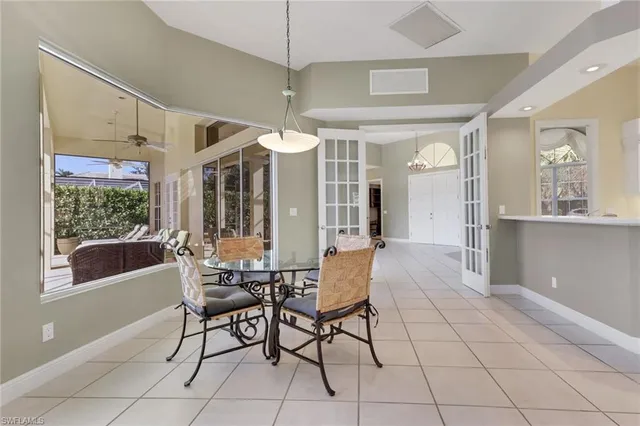 $990,000 | 4594 Snowy Egret Drive, Naples, FL 34119