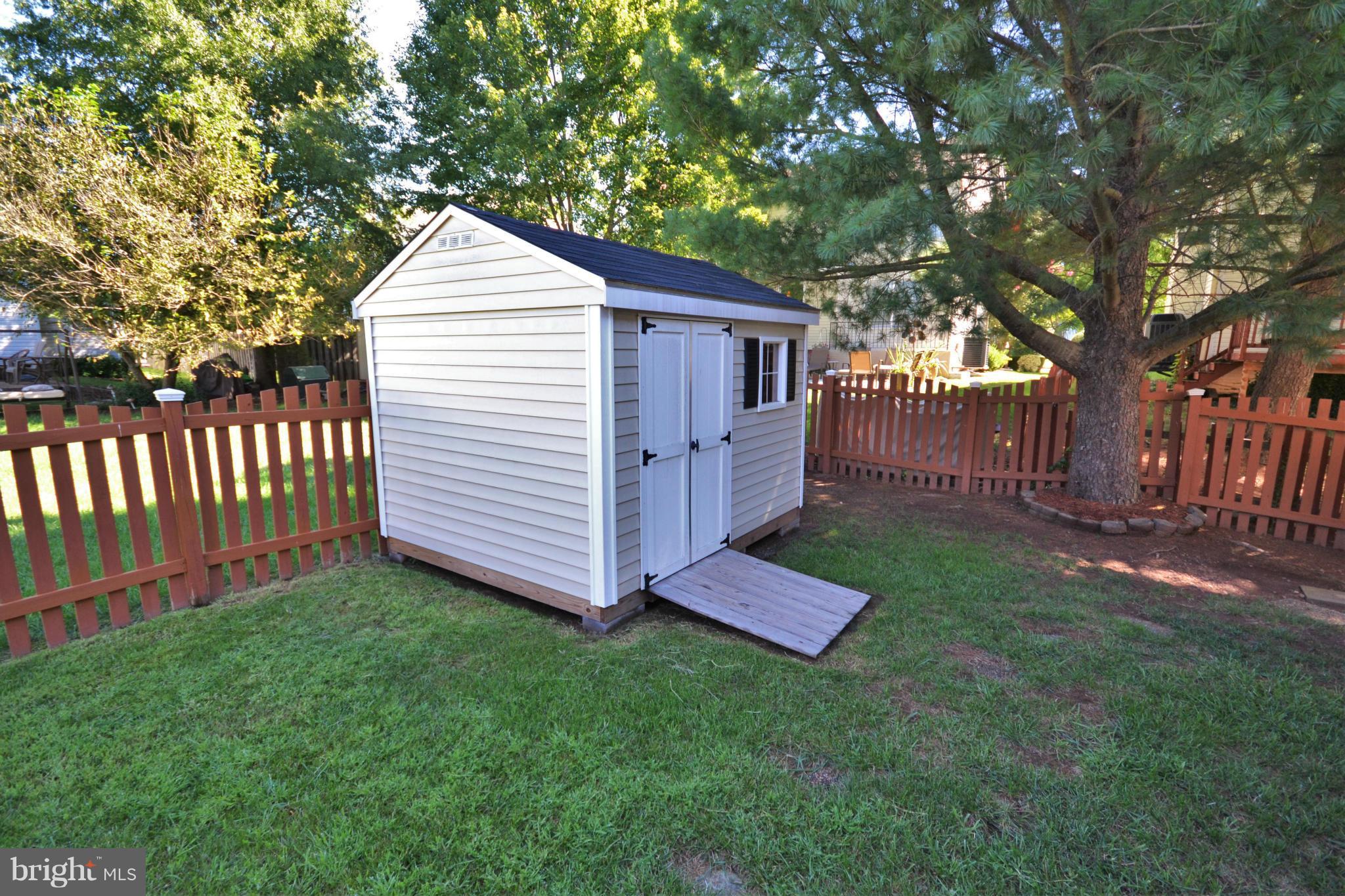 10420 Labrador Loop Manassas, VA 20112 - Photo 29 of 30 Exterior (Rear)