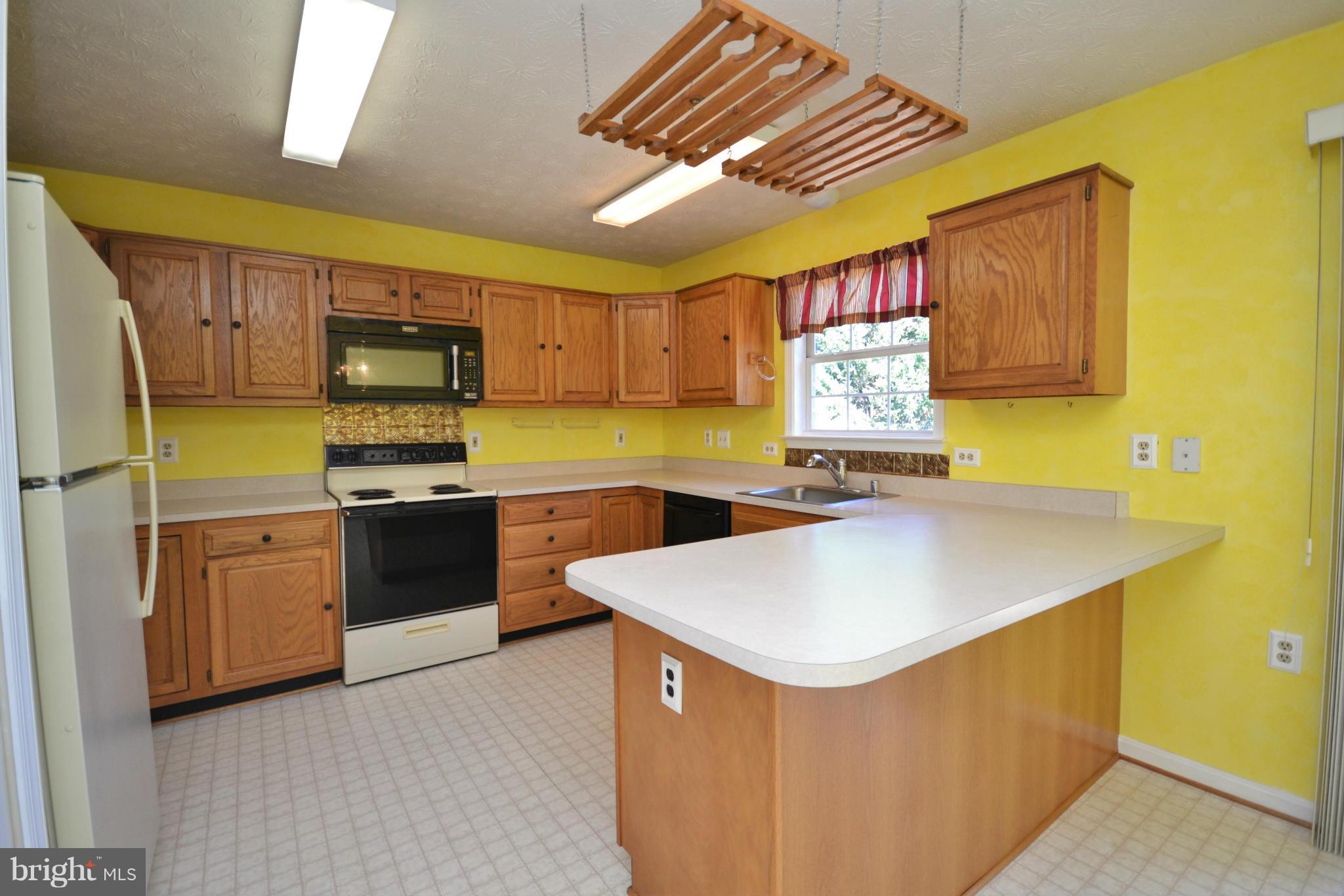 10420 Labrador Loop Manassas, VA 20112 - Photo 8 of 30 Kitchen
