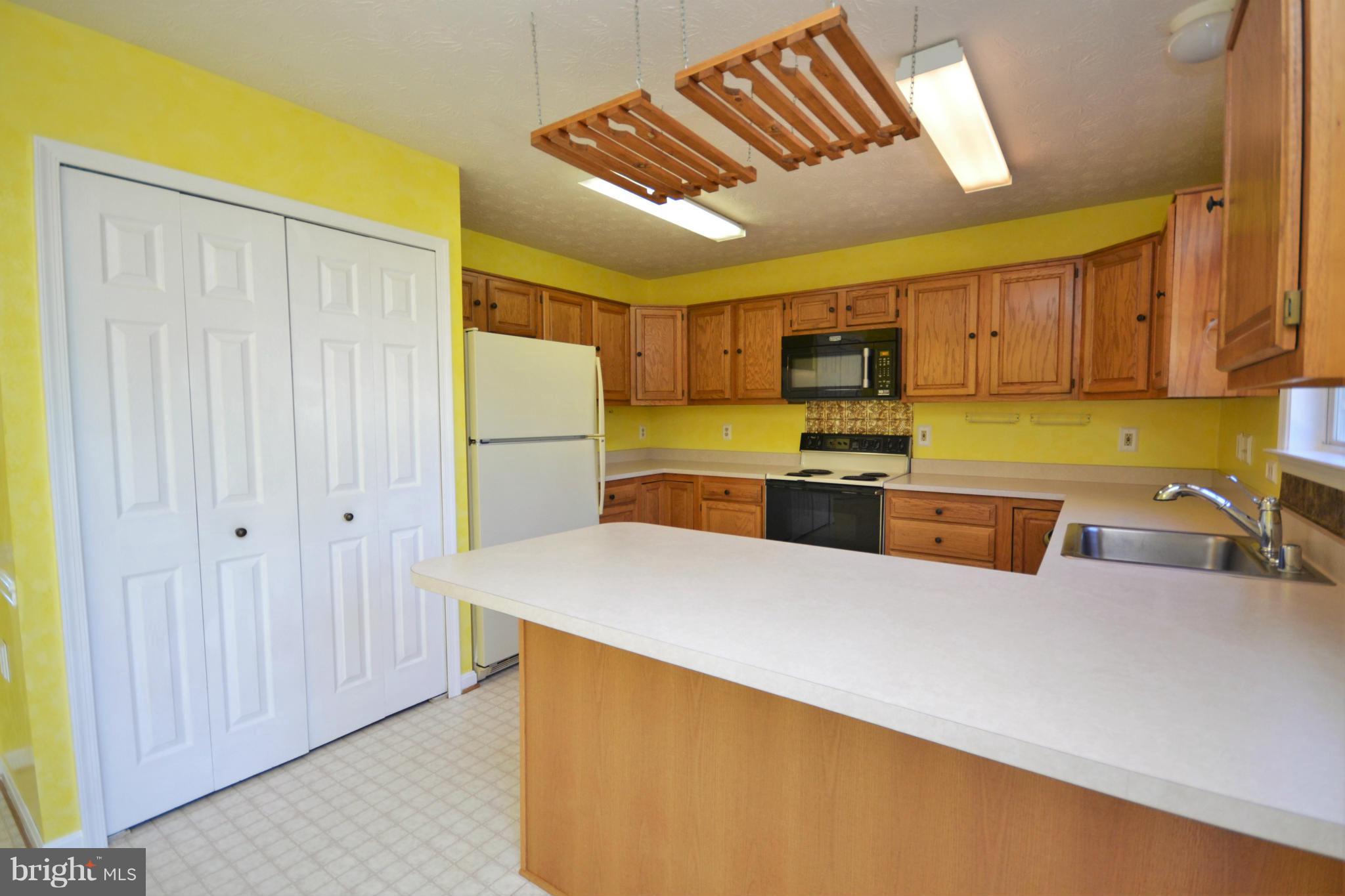 10420 Labrador Loop Manassas, VA 20112 - Photo 9 of 30 Kitchen