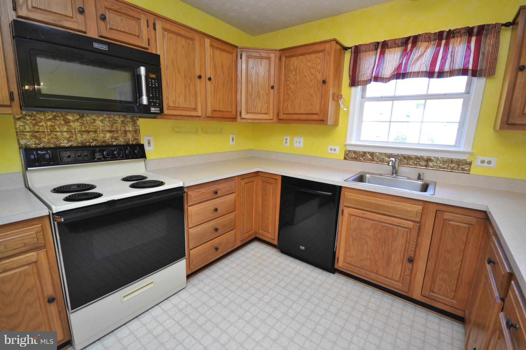 10420 Labrador Loop Manassas, VA 20112 - Photo 10 of 30 Kitchen
