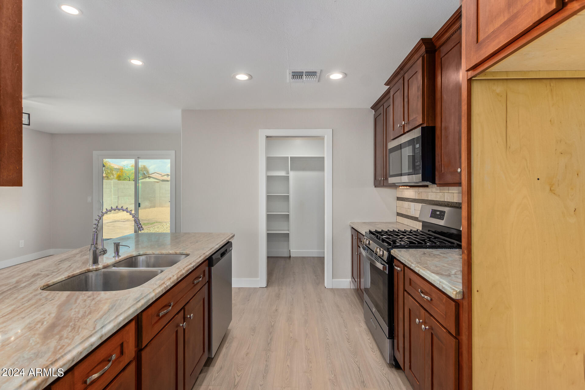 16196 West Adams Street Goodyear, AZ 85338 - Photo 11 of 26 14 - Adams 16196